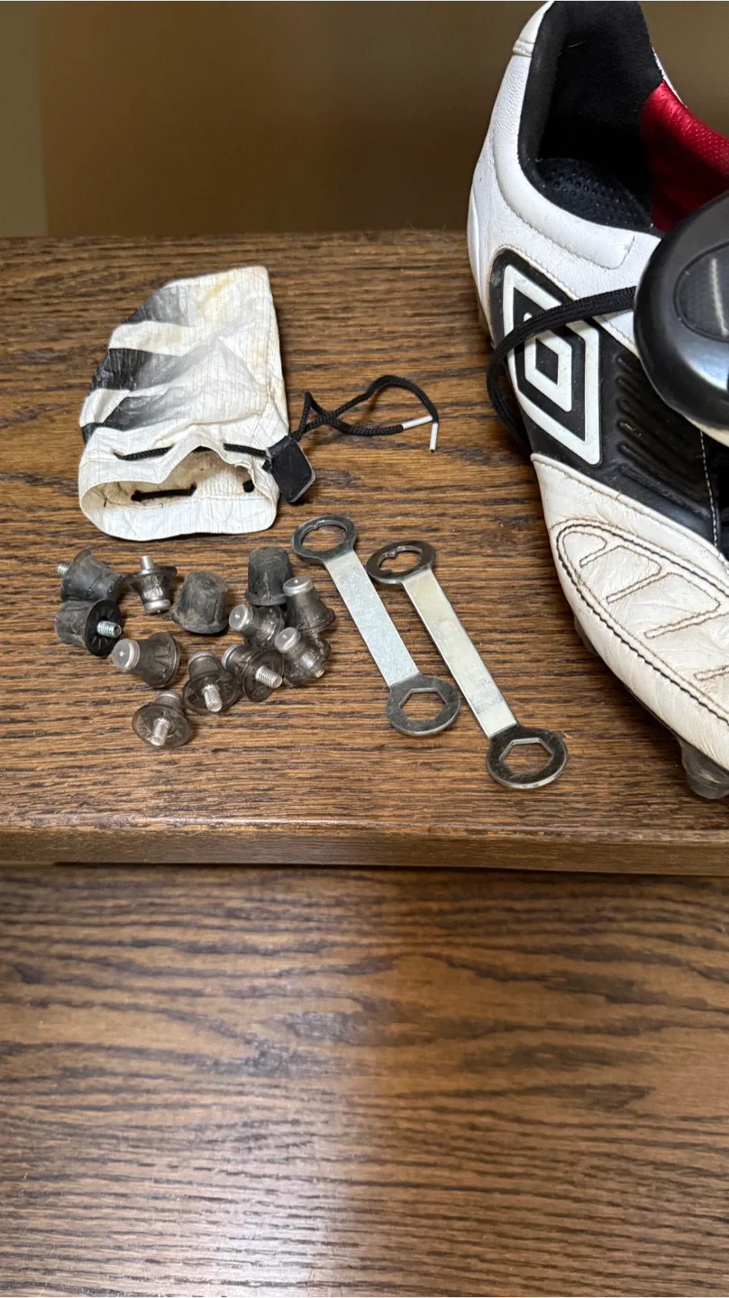 Umbro Soccer Cleats SF size 8.5 image indicator(2)