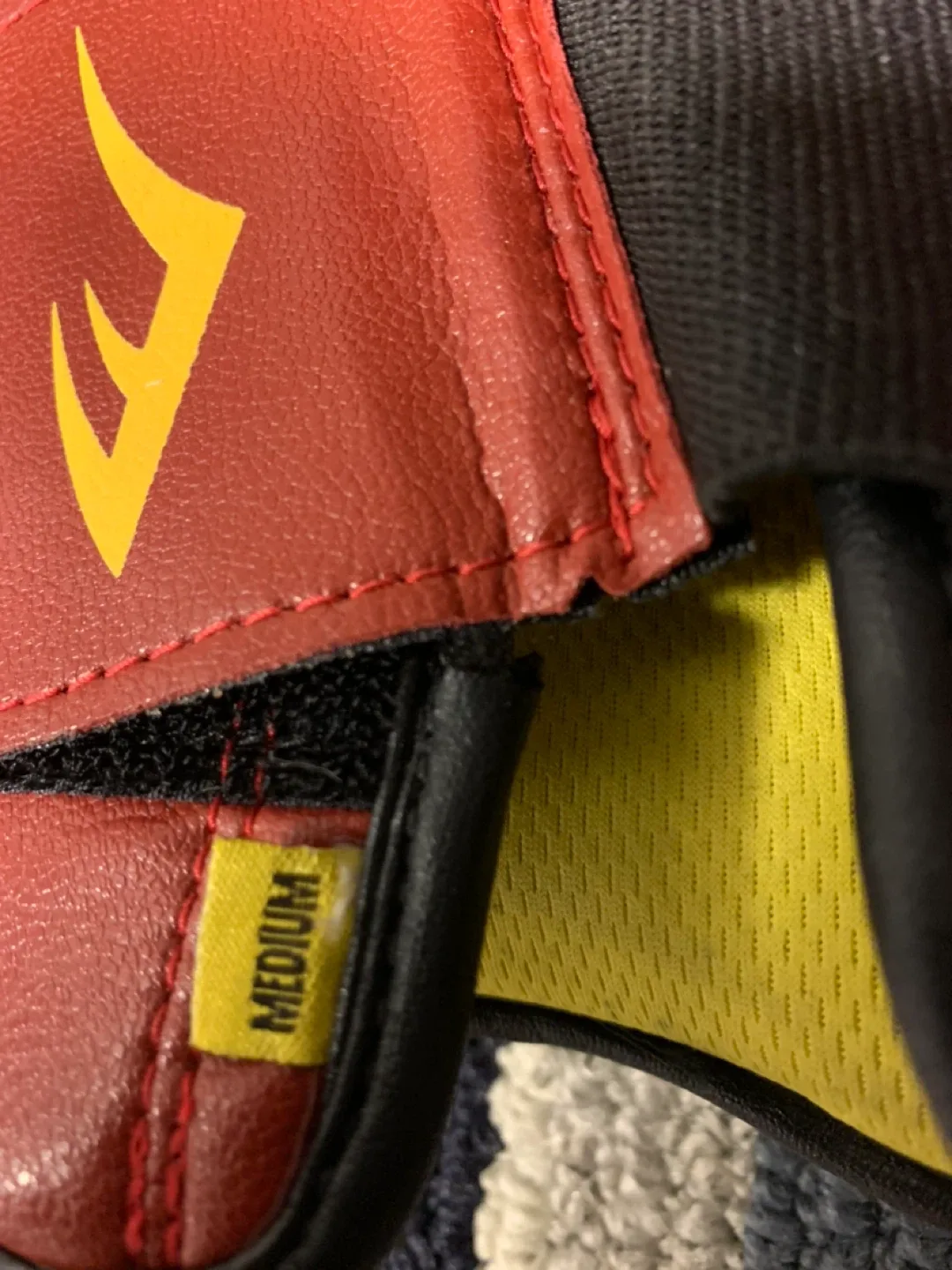 Everlast Evershield+ Boxing Gloves - Medium image indicator(2)