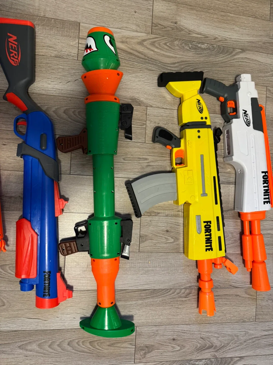 Nerf Fortnite Blasters Bundle image indicator(3)