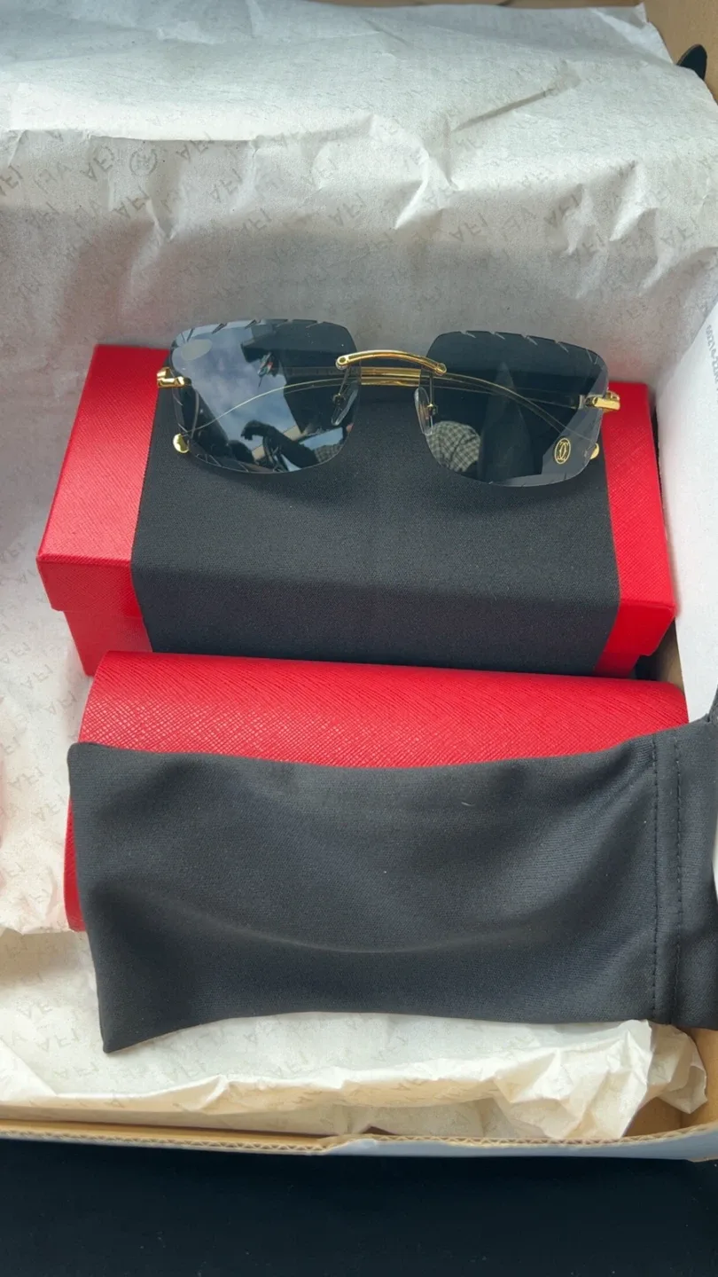 Luxury Sunglasses image indicator(2)
