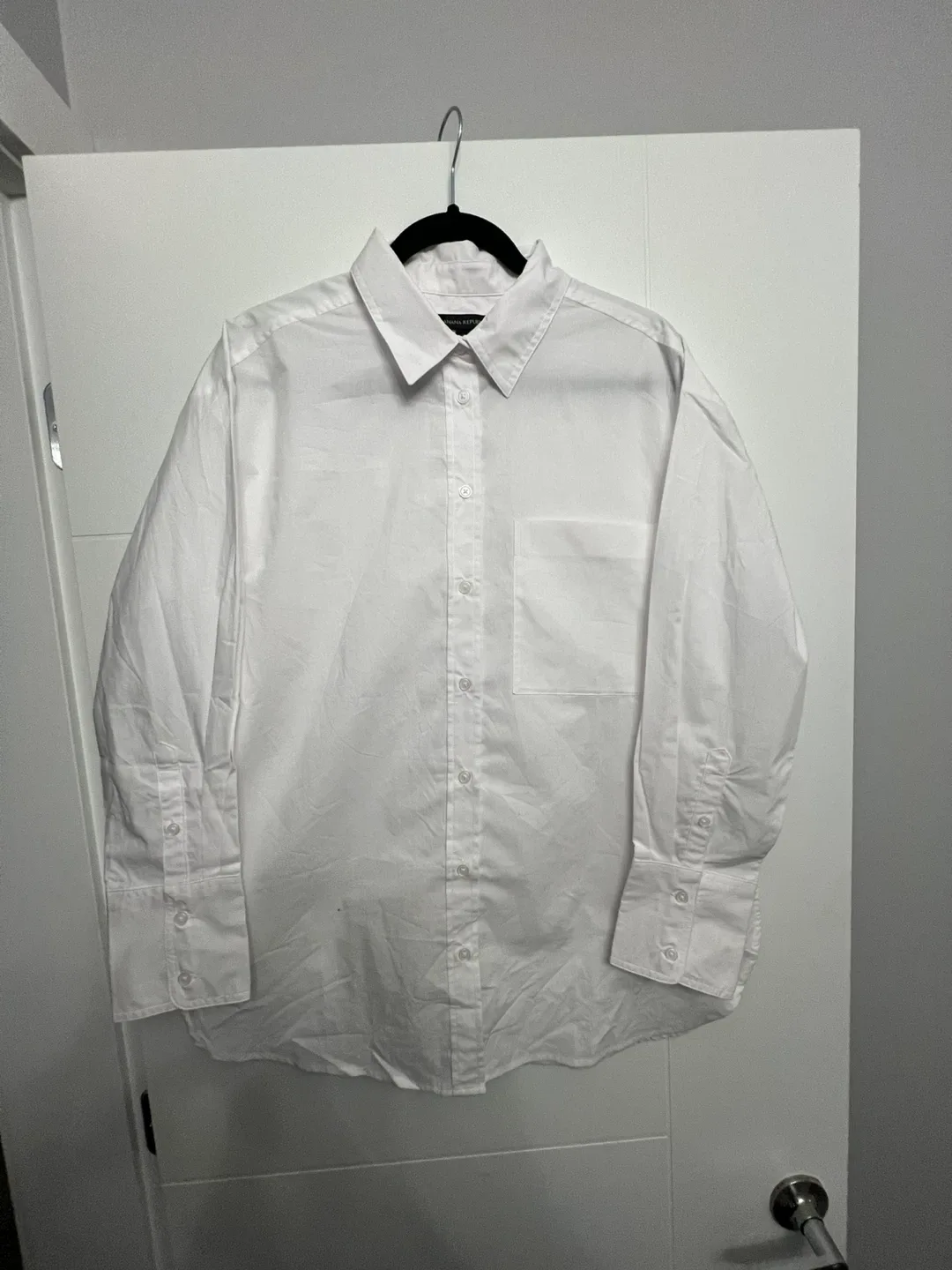 New Banana Republic White Button-Up Shirt - Size M