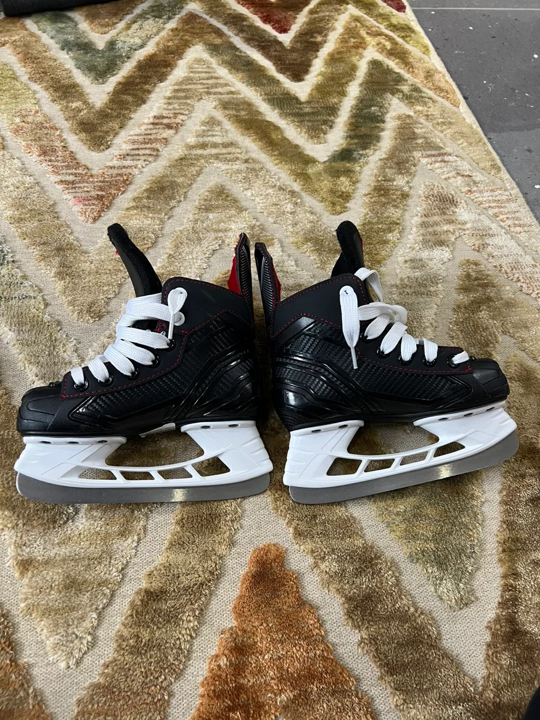 Bauer Youth Ice Hockey Skates - Size Y11 image indicator(2)