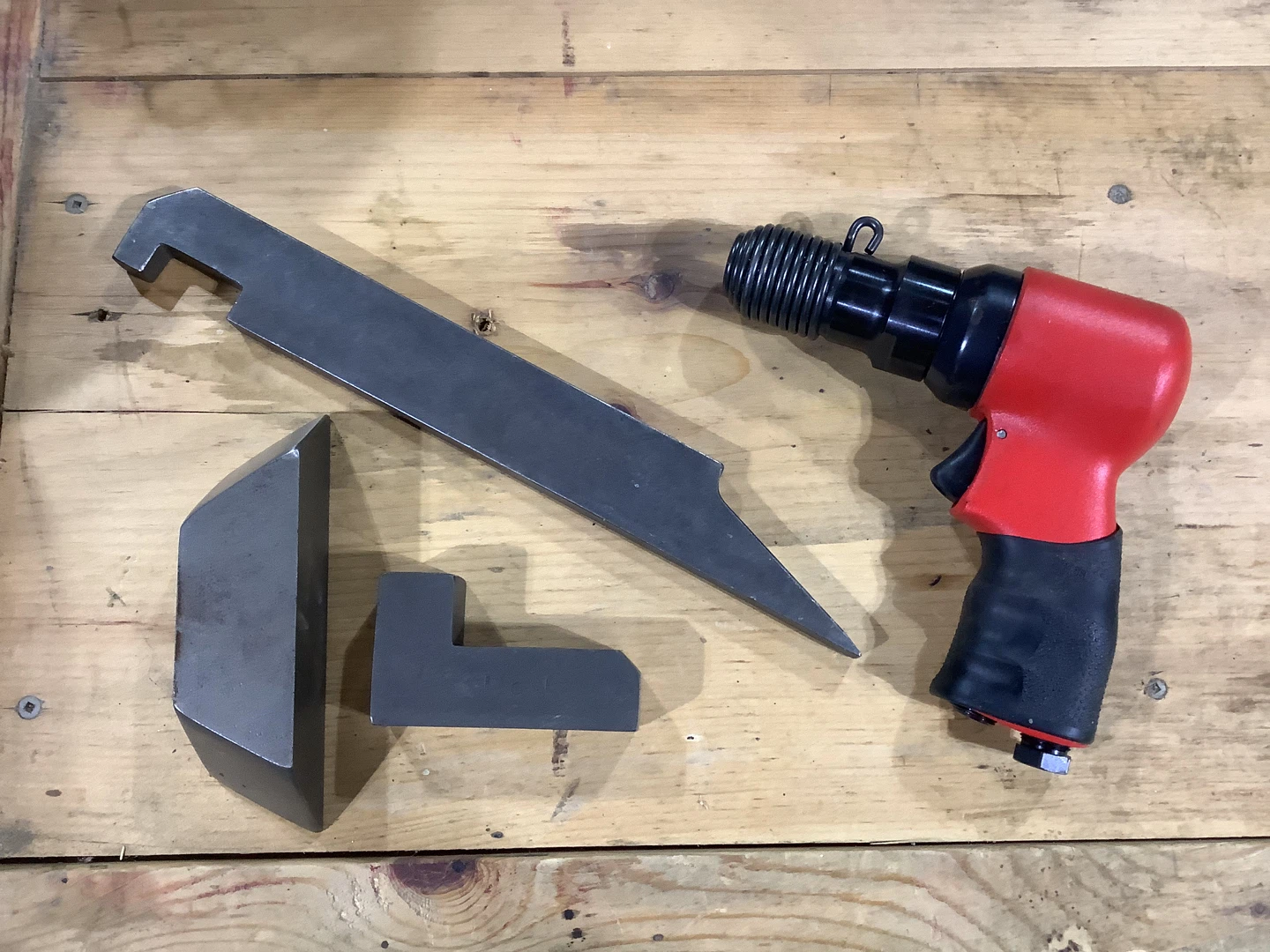 Sioux 270A-2 Air Hammer, bucking bars, and snaps