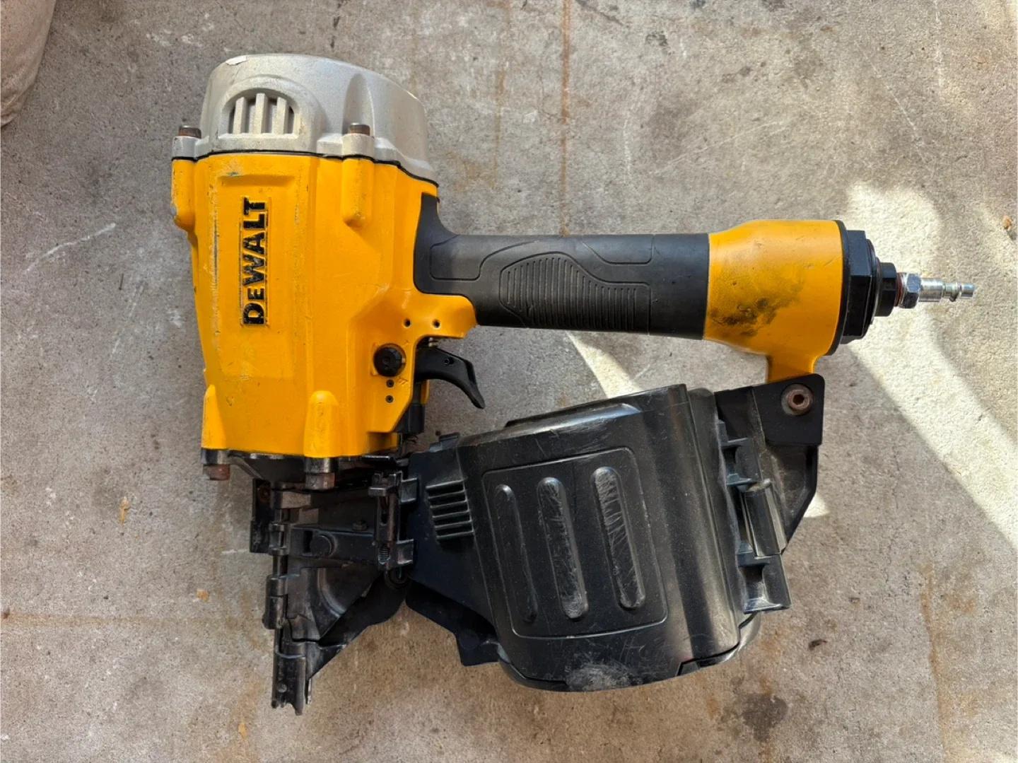 The DEWALT DWF83C  15 degree coil framing nailer with nails