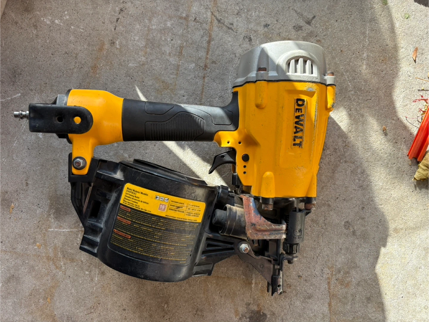 The DEWALT DWF83C  15 degree coil framing nailer with nails - photo 2