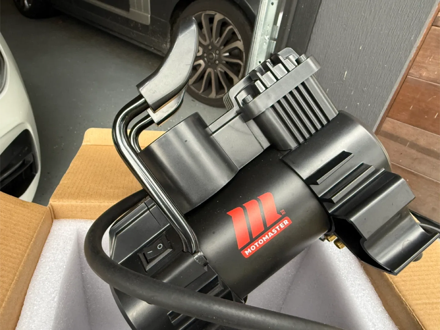 MotoMaster Direct-Drive Air Compressor - New in Box! image indicator(3)