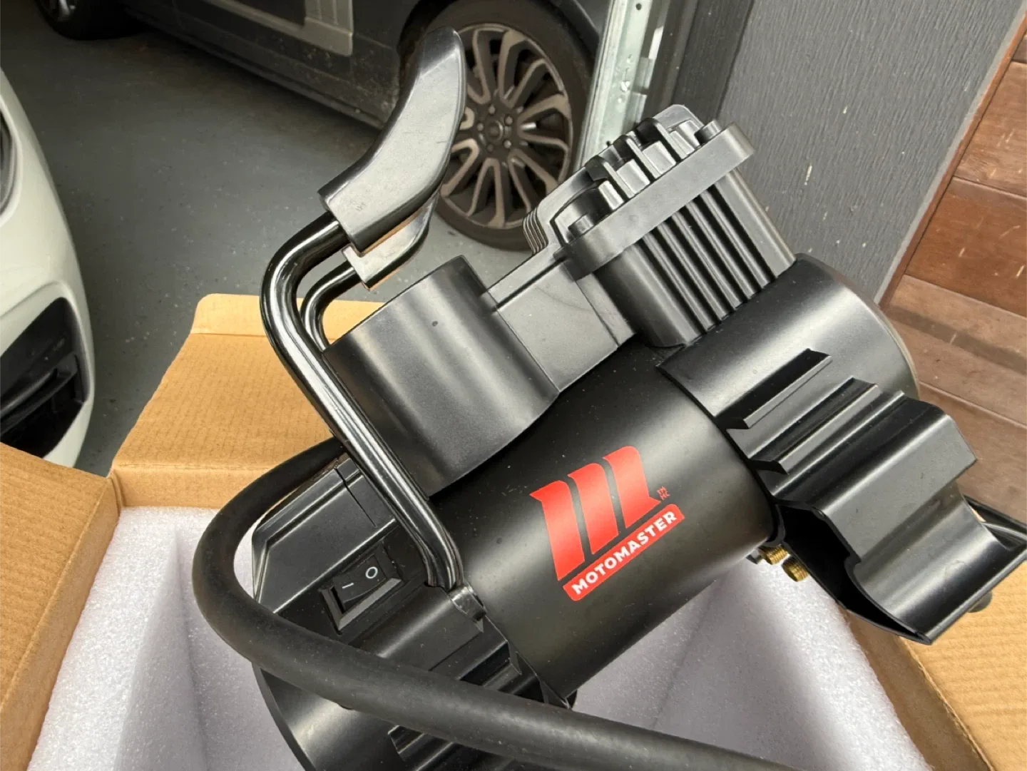 MotoMaster Direct-Drive Air Compressor - New in Box! image indicator(4)