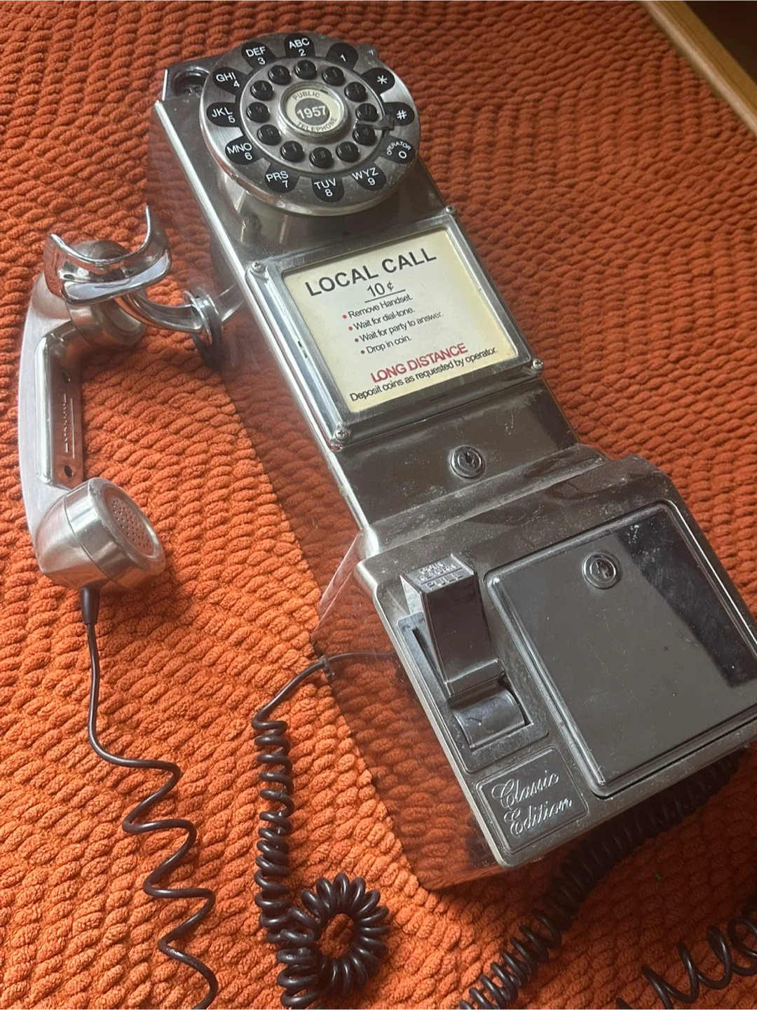 Classic Coin Phone - Retro Style