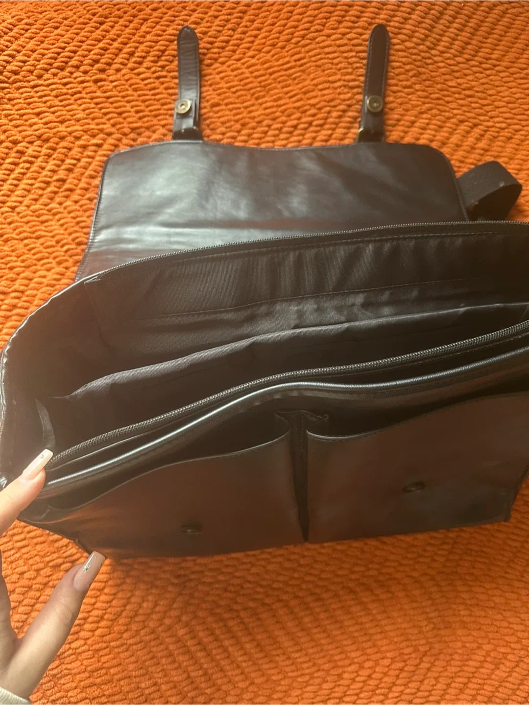 Black Feux Leather Messenger Bag image indicator(3)