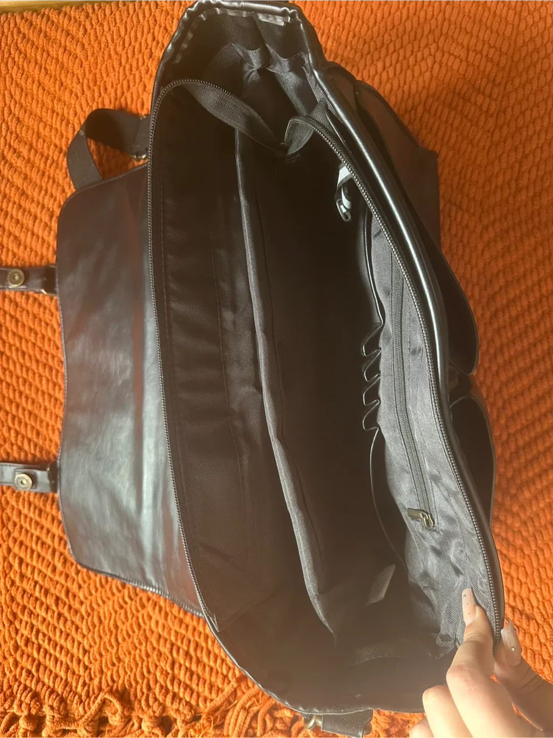 Black Feux Leather Messenger Bag image indicator(4)