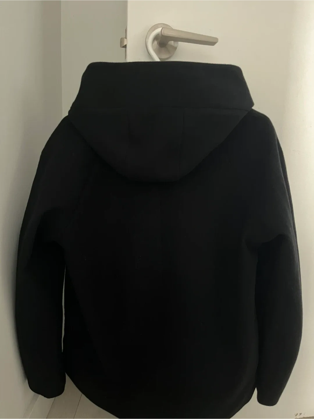 GU Women Black Coat image indicator(2)