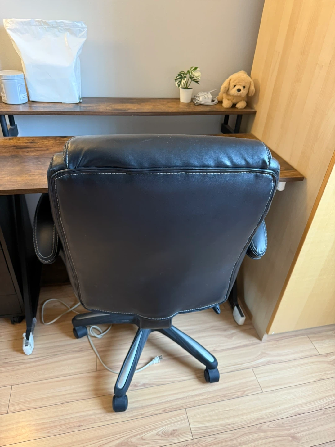 Move Out Sell - Office table and chair - photo 4
