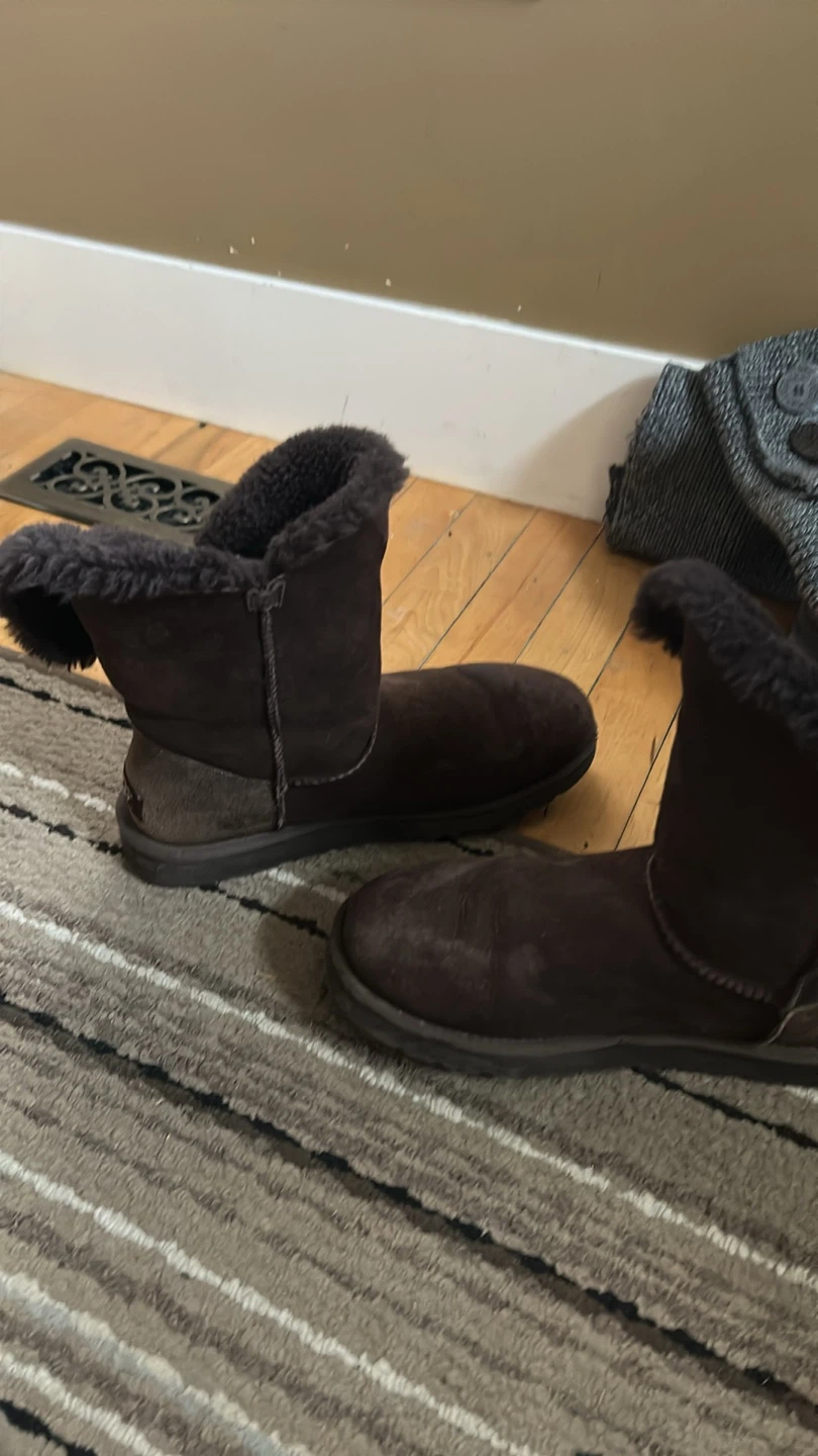 $50.00 brown size 9 Ugg boots - photo 2