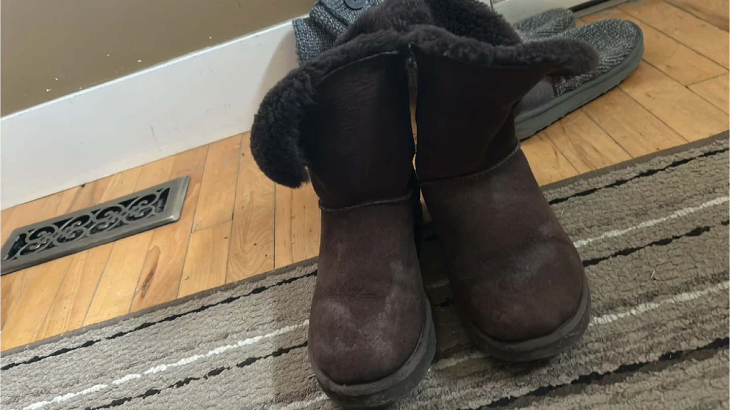 $50.00 brown size 9 Ugg boots