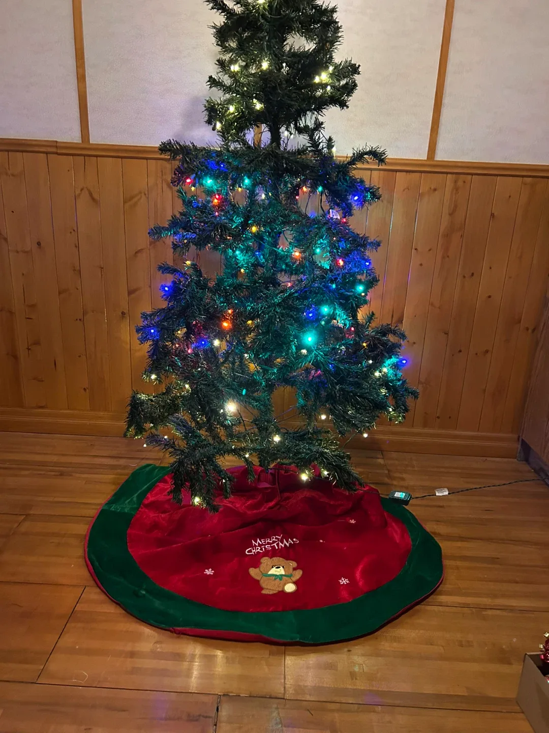 Christmas Tree and Tree Skirt ( 6 ‘ )