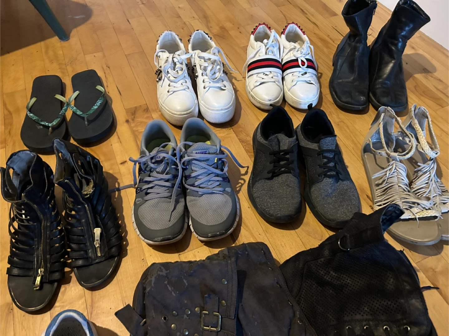 $5.00 each one size 9 or 9.5 or 10 Assorted Shoes - photo 2