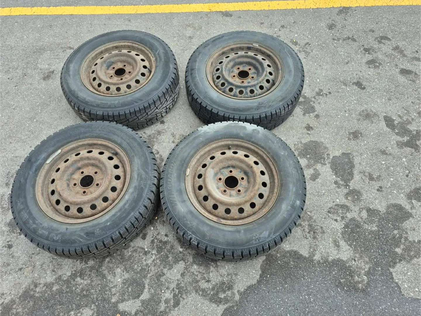 Set of 4 Winter Tires 215/70R16 with rims