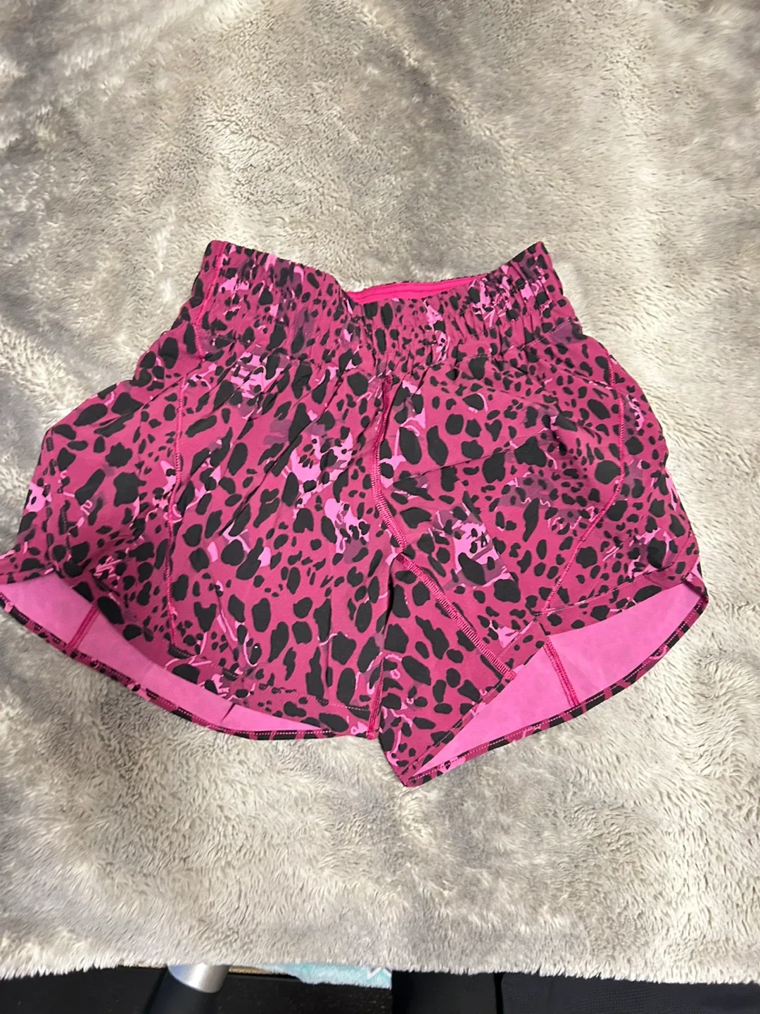 Lululemon Hotty Hot Shorts Size 4 #cleanout