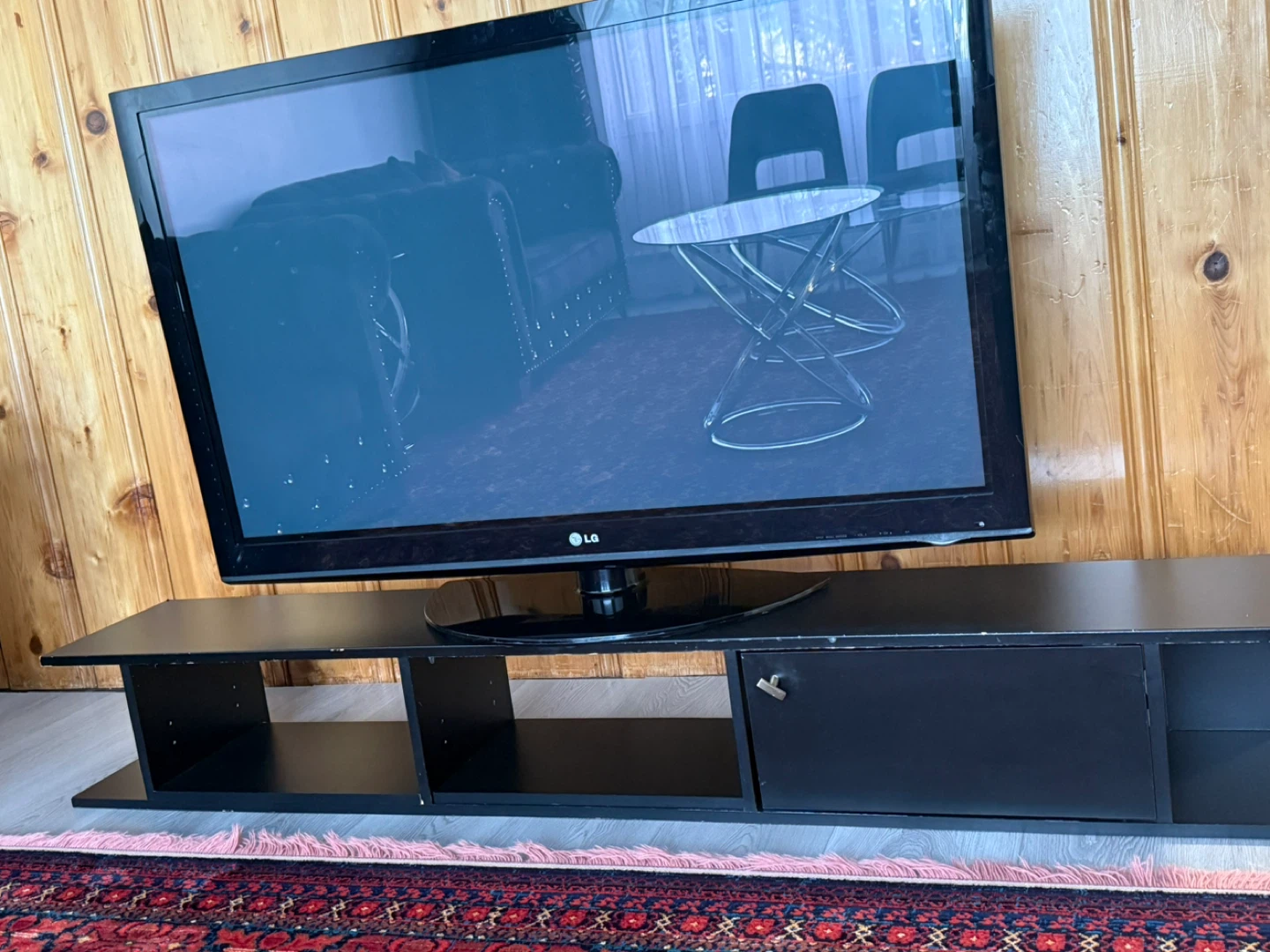 Free LG TV & Black TV Stand