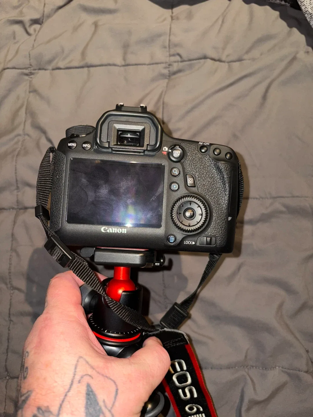 Canon EOS 6D Camera with Joby Tripod image indicator(3)