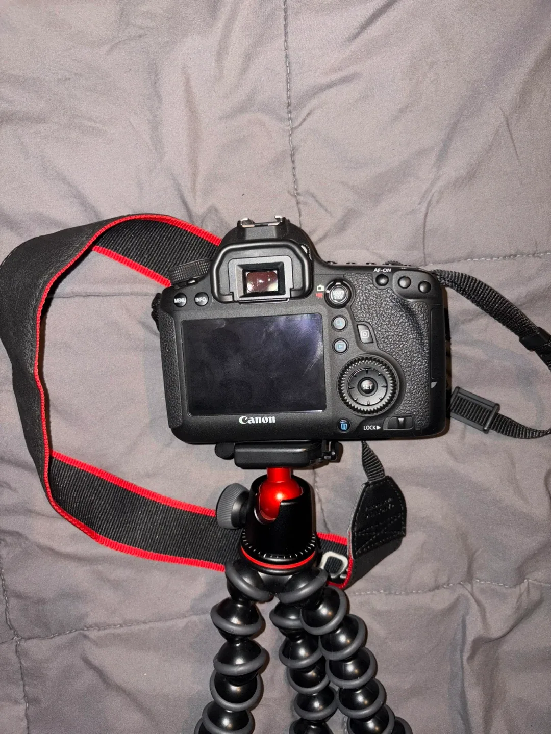 Canon EOS 6D Camera with Joby Tripod image indicator(2)