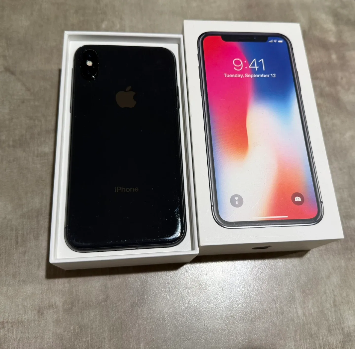 iPhone X - Box Included image indicator(4)