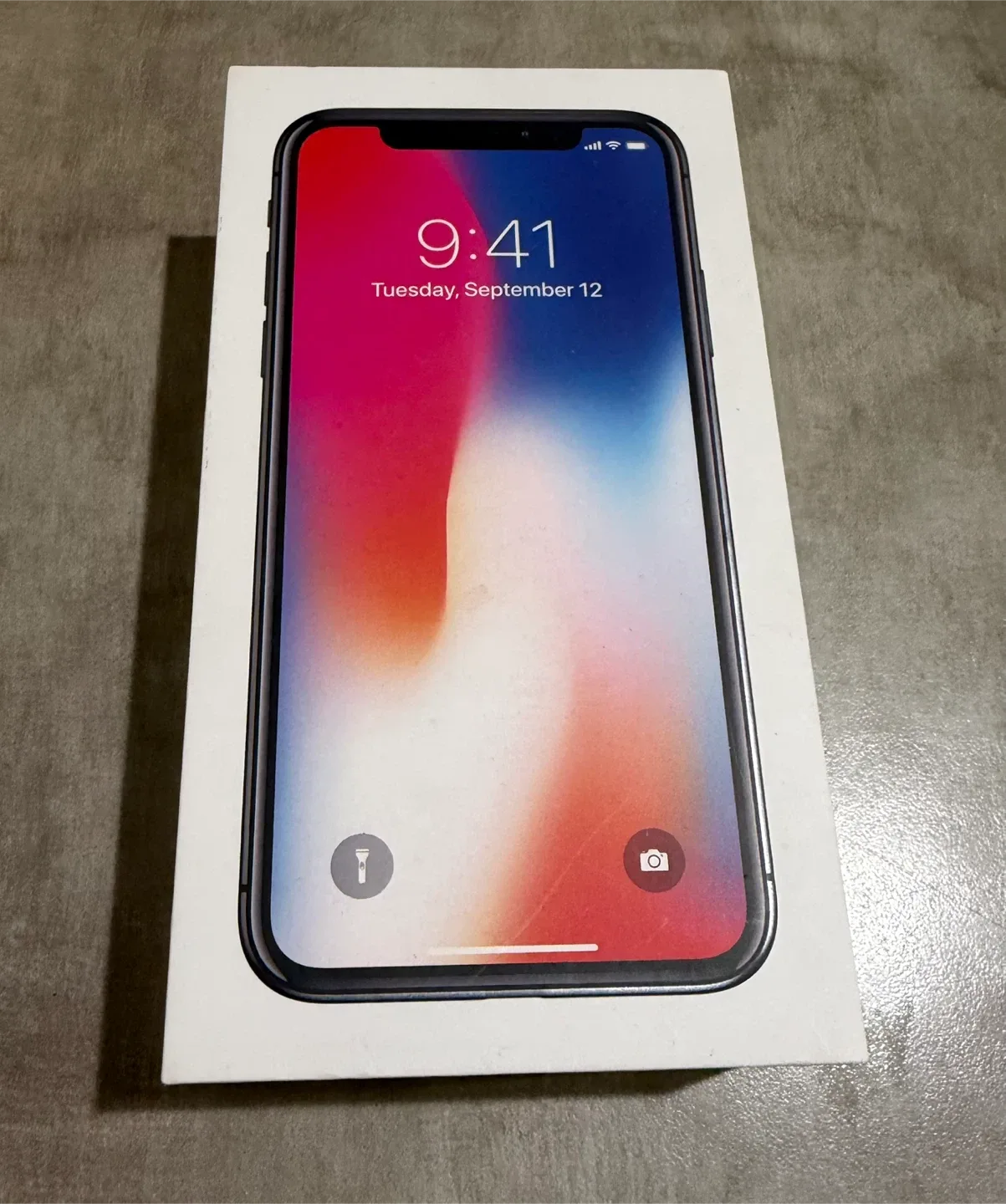 iPhone X - Box Included