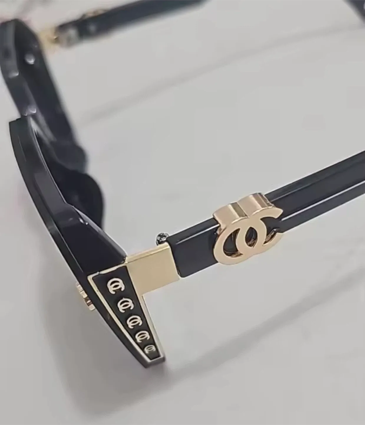 Chanel Black Sunglasses image indicator(2)