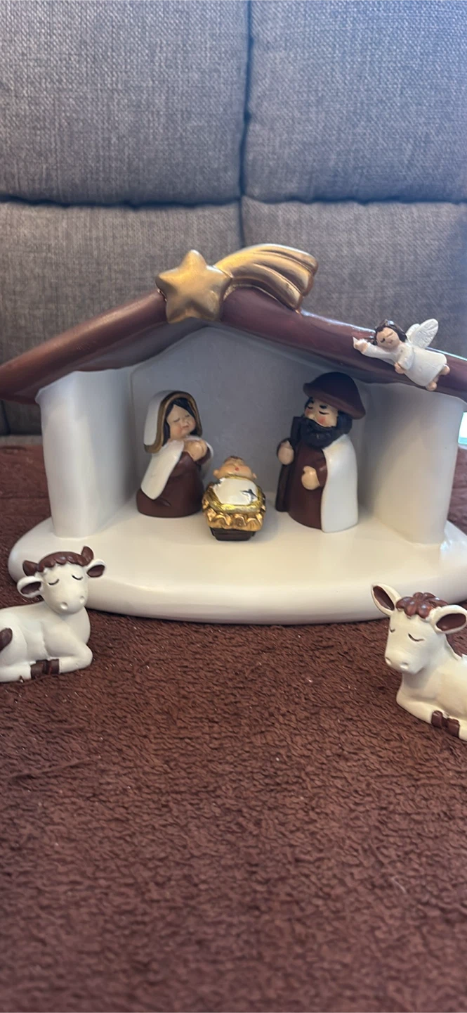 Nativity Scene Figurine Set