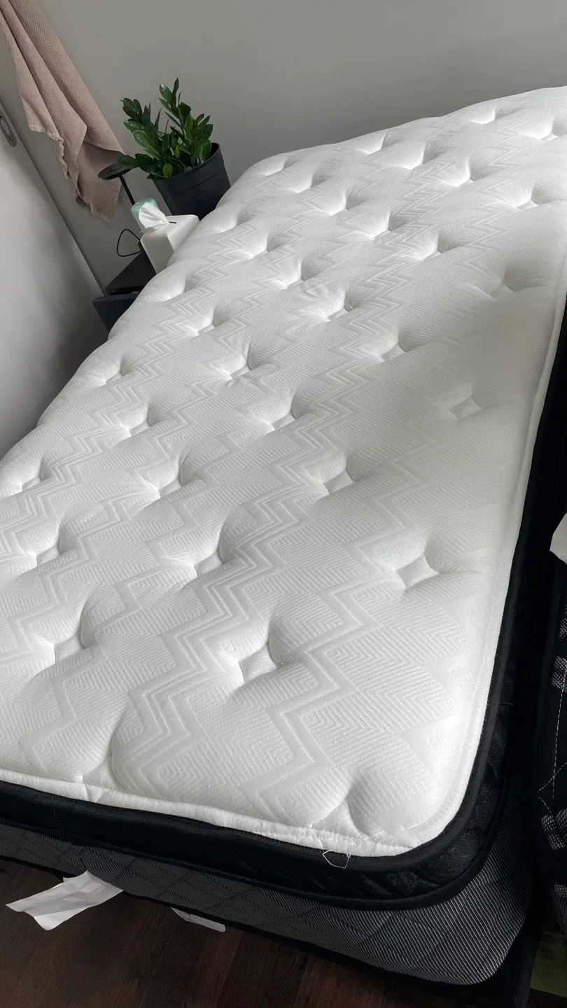 Twin XL spring mattress, 5 months old #cleanout