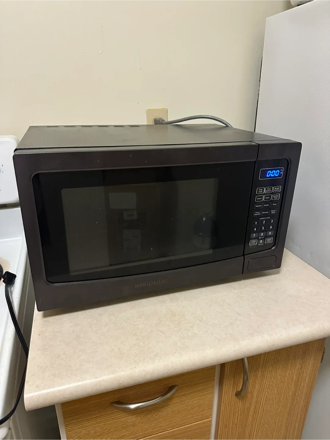 Insignia Microwave