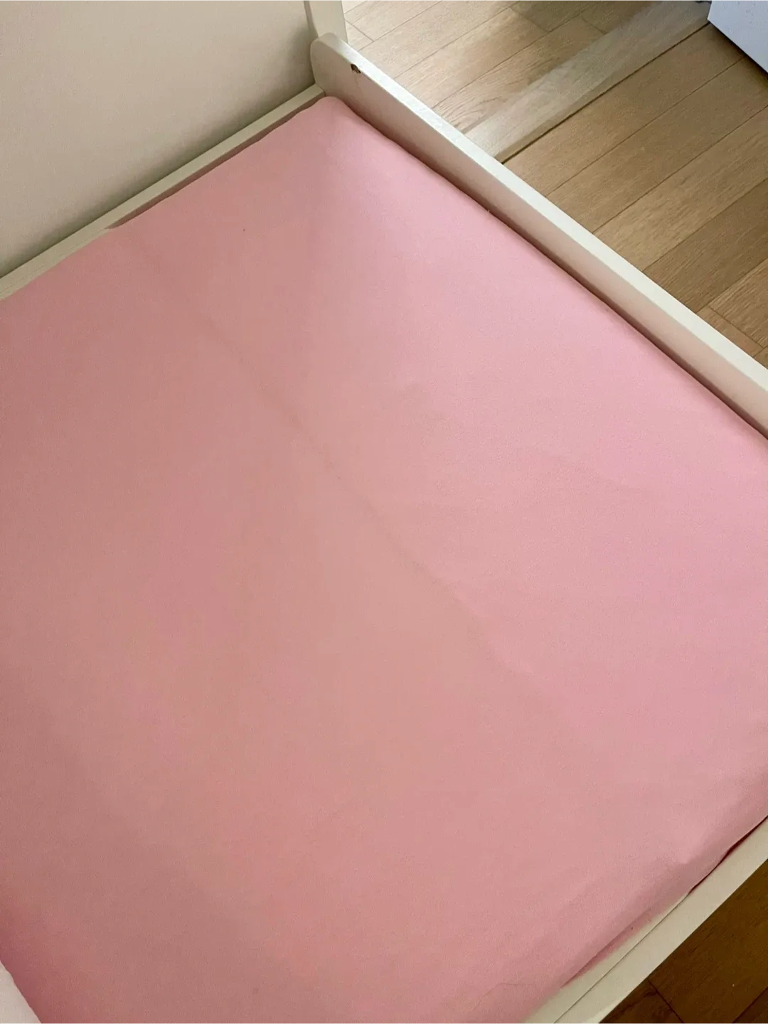 IKEA SLÄKT / NATTAPA Ext bed frm W guard rl+slat bd base, white. image indicator(5)