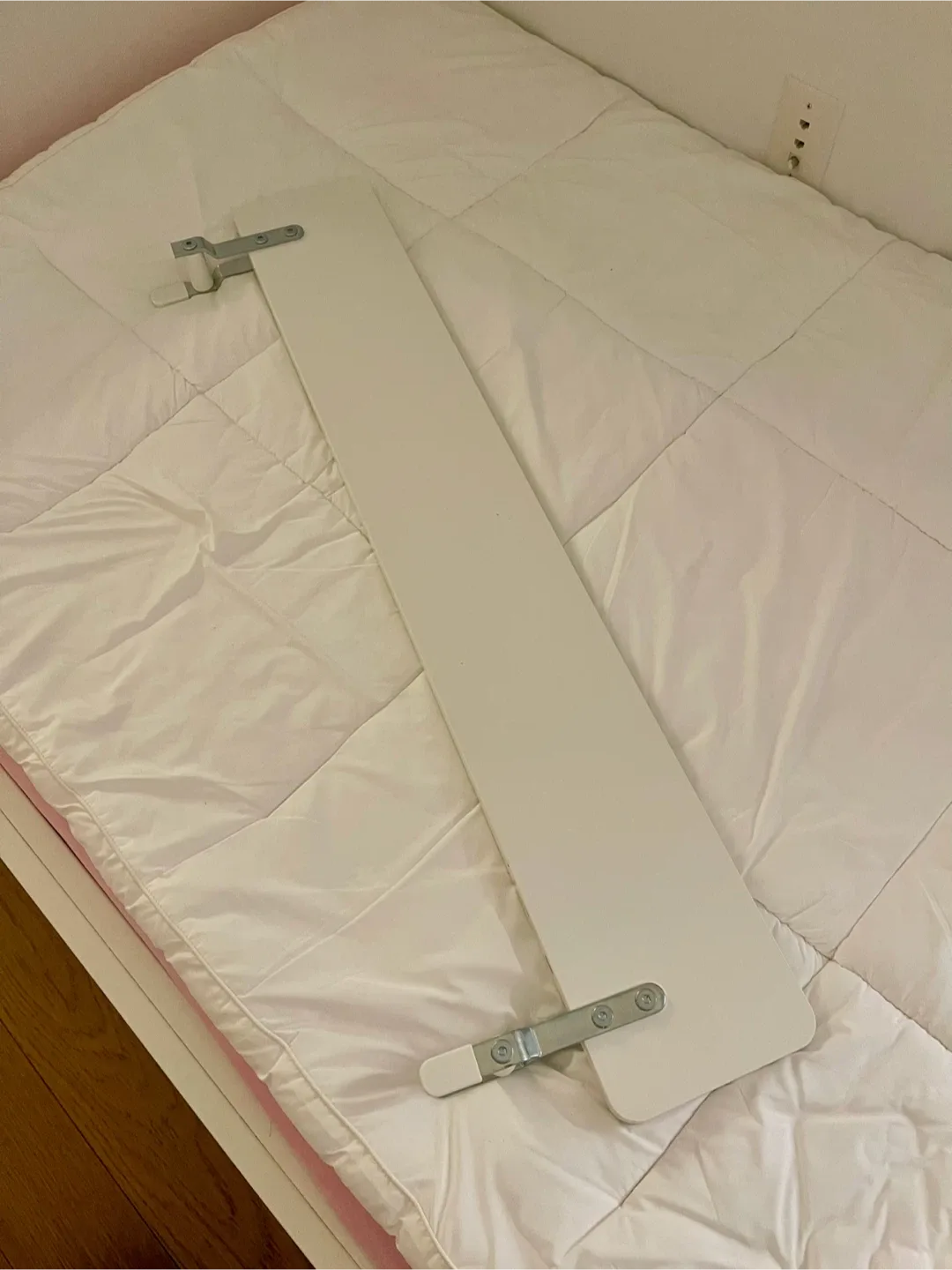 IKEA SLÄKT / NATTAPA Ext bed frm W guard rl+slat bd base, white. image indicator(8)