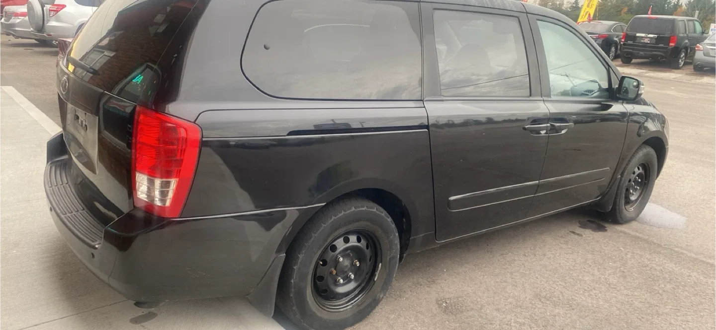 Kia Sedona Minivan image indicator(4)