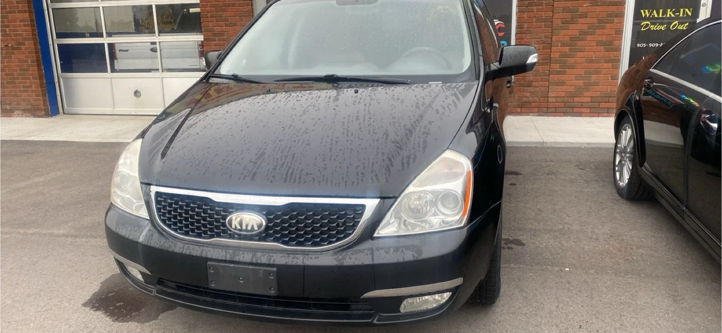 Kia Sedona Minivan