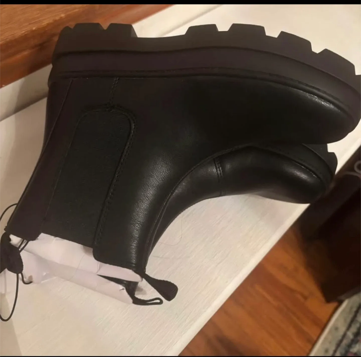 H&M Girls' Chelsea black Boots Size 2.5 image indicator(2)