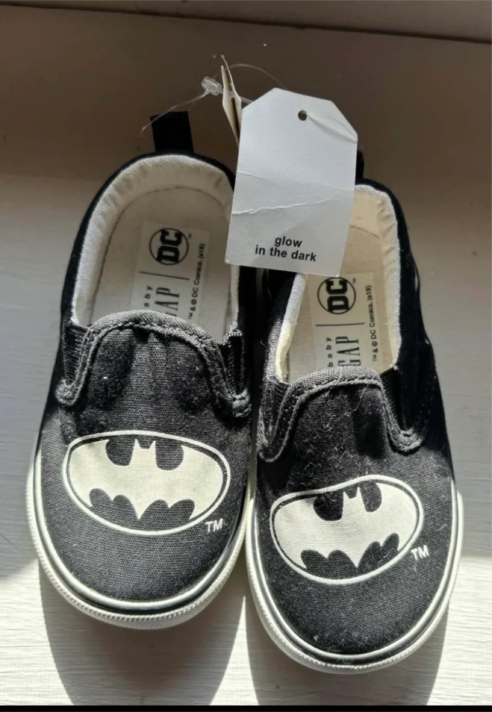 BabyGap Batman toddler Shoes Size 6 image indicator(2)