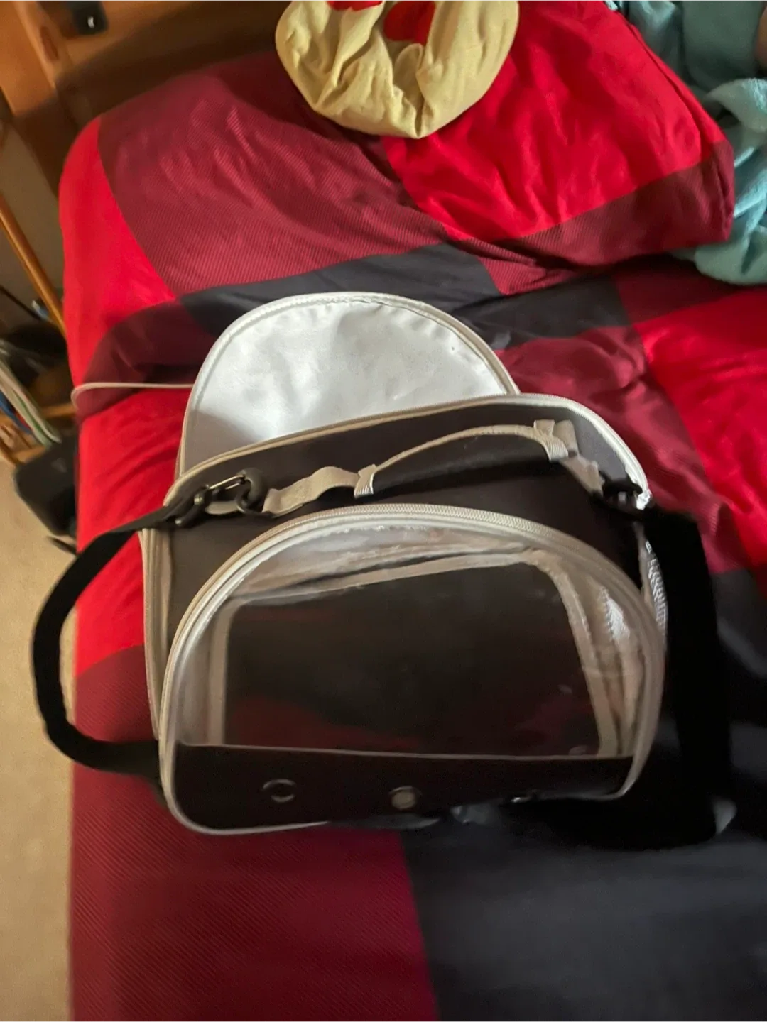 #Cleanout Brand new Pet Carrier - Black & Grey image indicator(3)