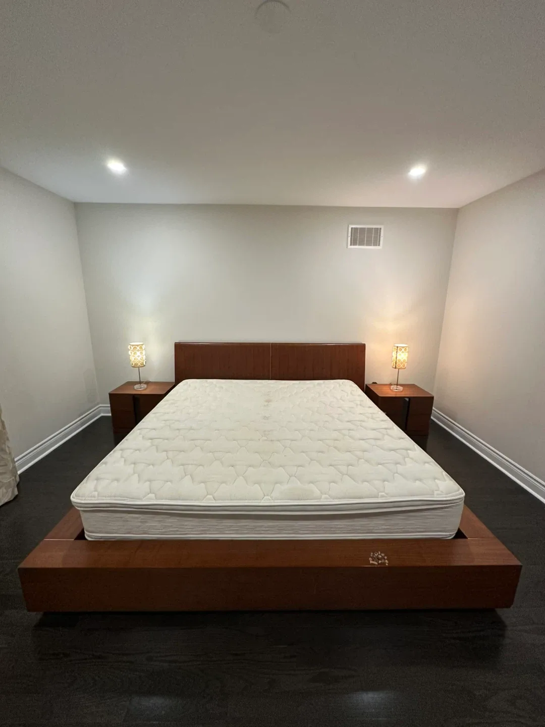 Premium Quality Solid Wood King Bedroom Set – 5 Pieces