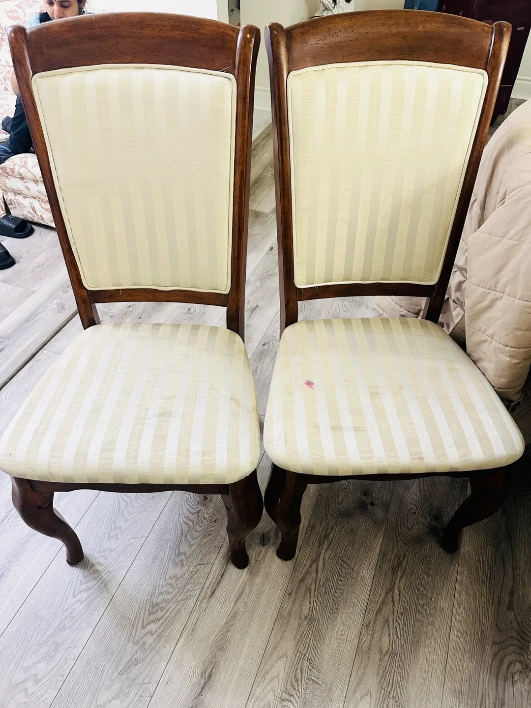 Dining Table with 4 Chairs image indicator(4)