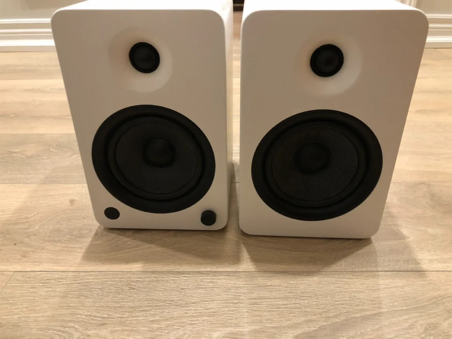 Kanto YU6 Powered Speaker System - White