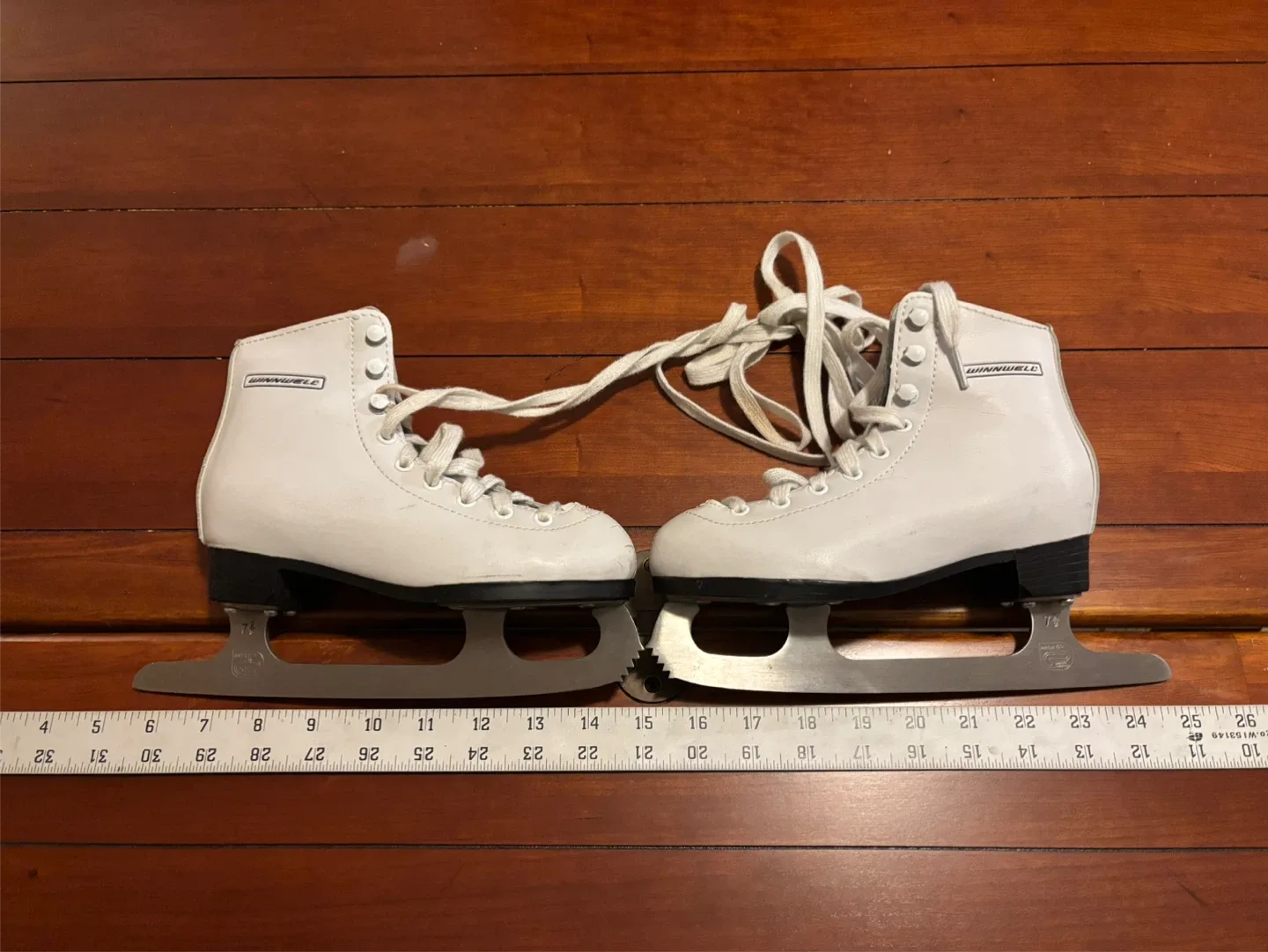 Winnwell Figure Skates - Youth Size 12