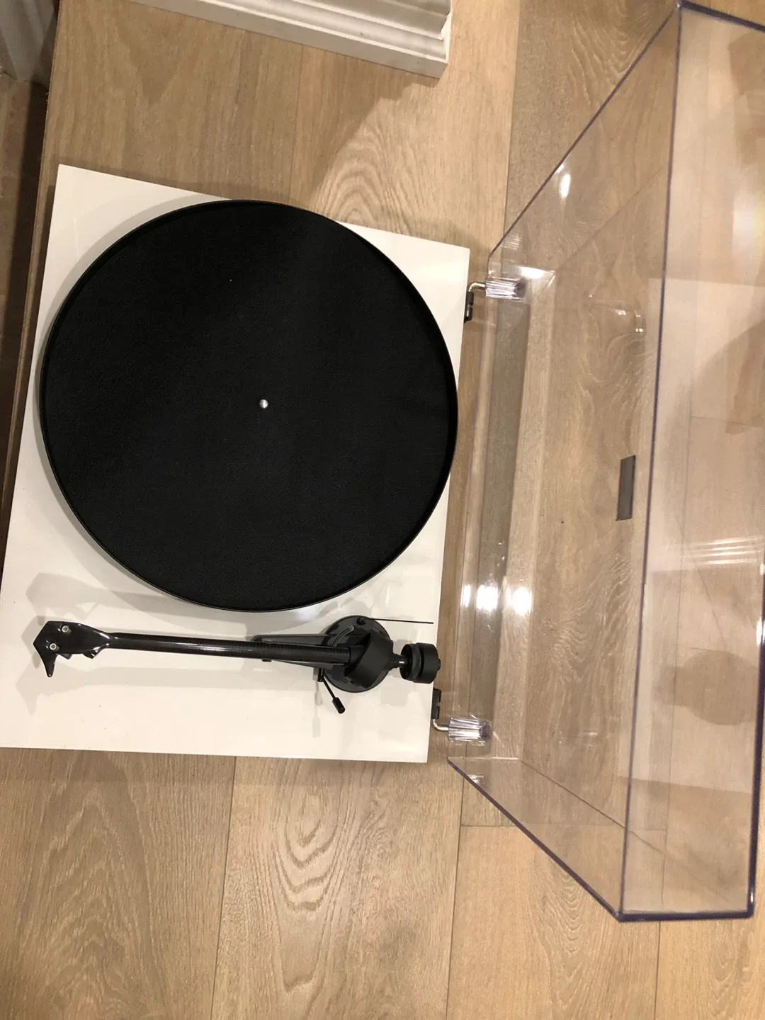 Pro-Ject Debut Carbon Turntable