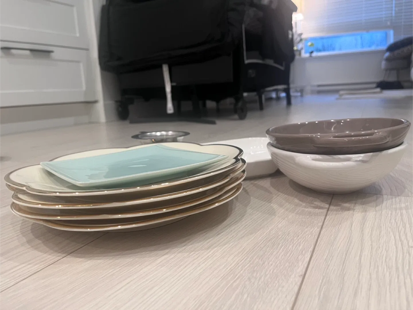 Dishes and Bowls Set