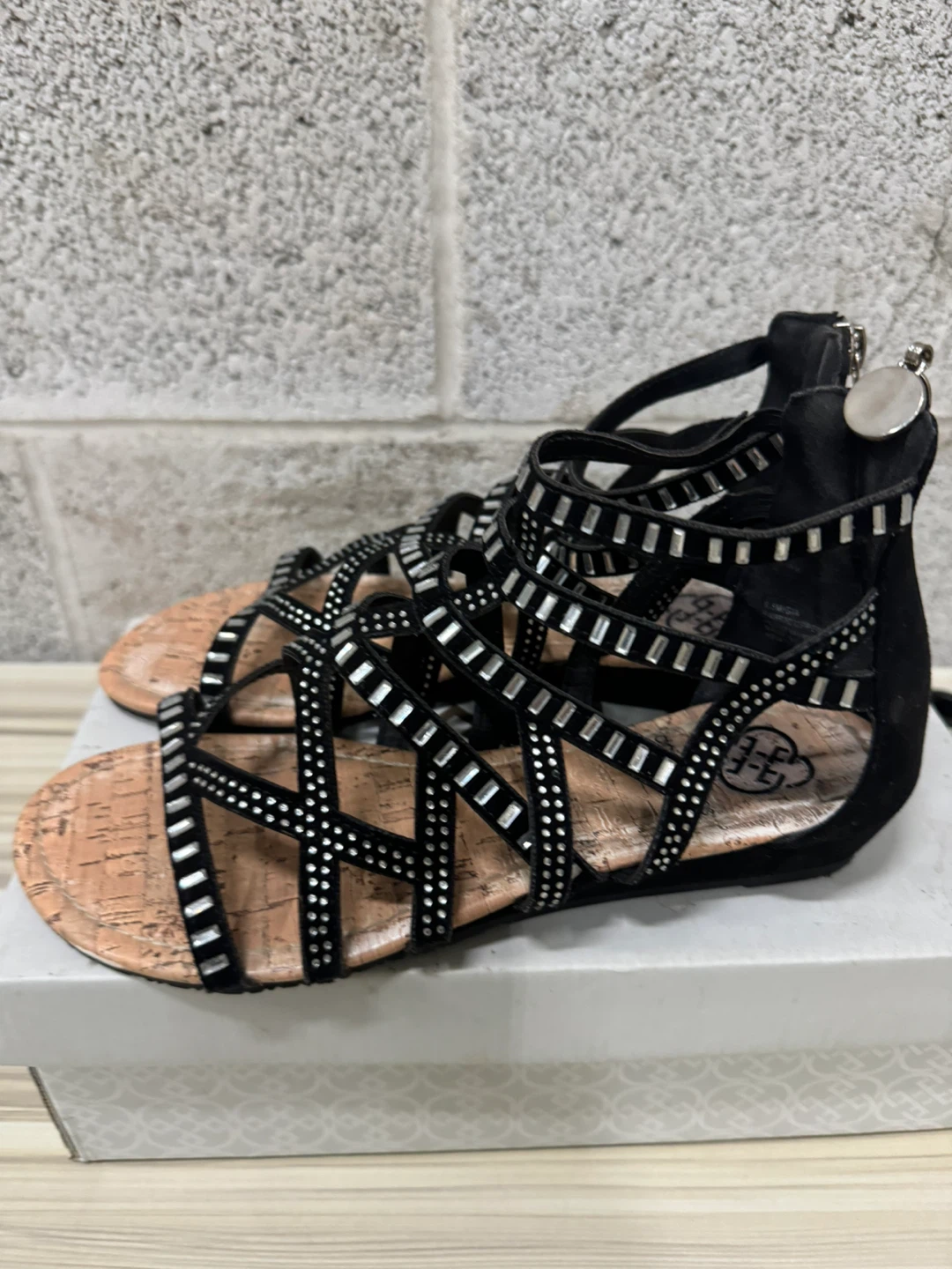 Daisy Fuentes Black Gladiator Sandals - Size 6.5 - photo 5