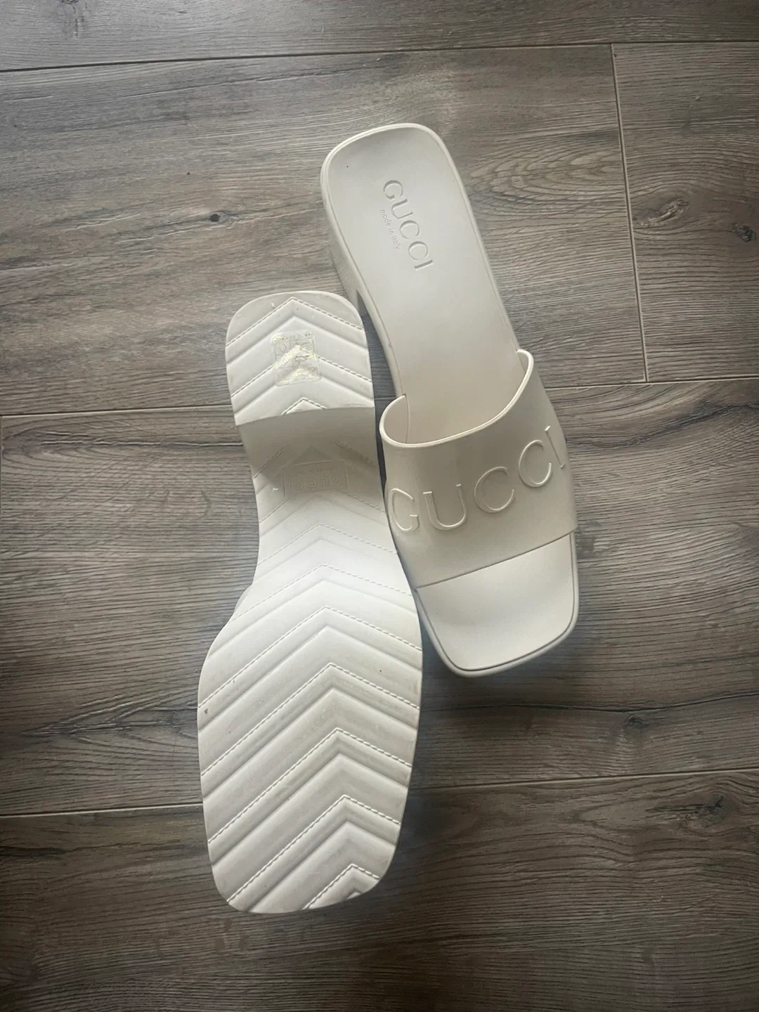 Gucci Women's White Slides Size 8 US image indicator(2)
