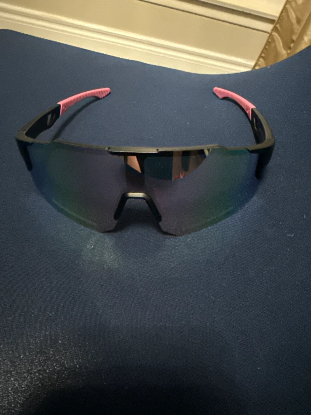 Sport sunglasses image indicator(2)