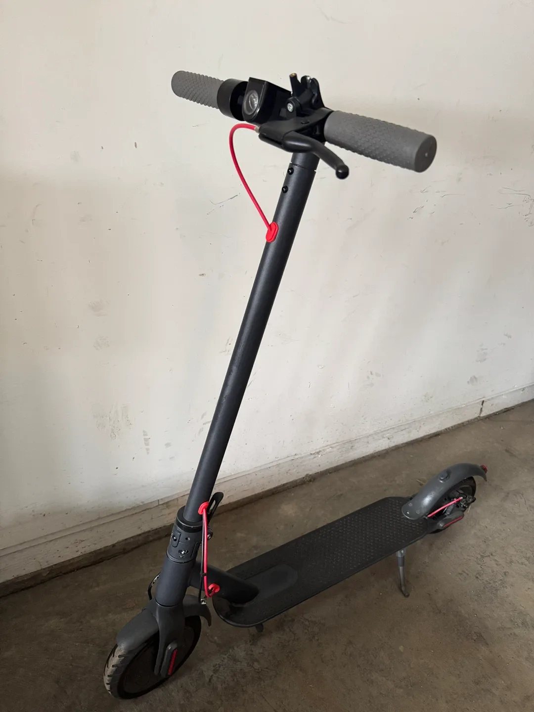 Electric Scooter - Black image indicator(2)