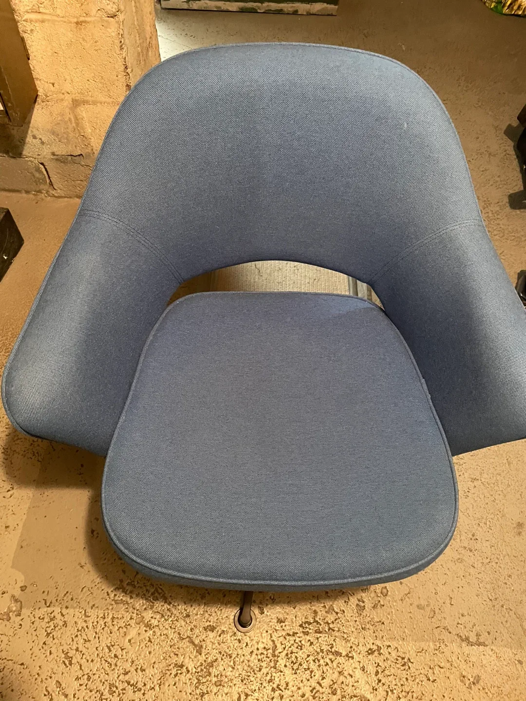 Knoll Inc. Blue Swivel Chair