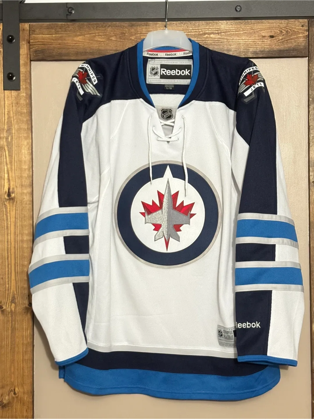 Reebok NHL Winnipeg Jets Jersey - Men’s L